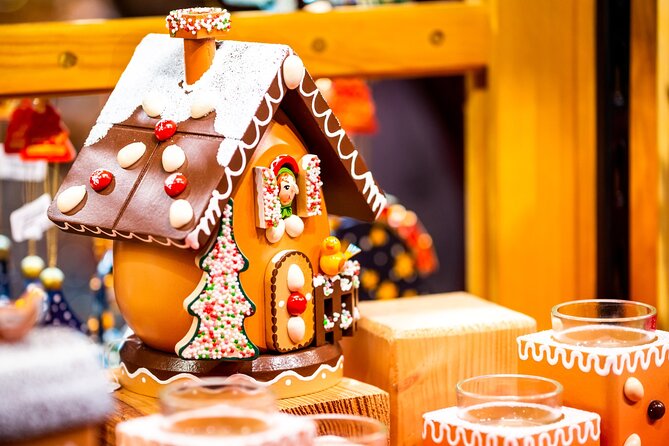 Unusual track game on Christmas markets in Clermont-Ferrand - Unique Christmas Treasure Hunt in Clermont-Ferrand’s Market Square