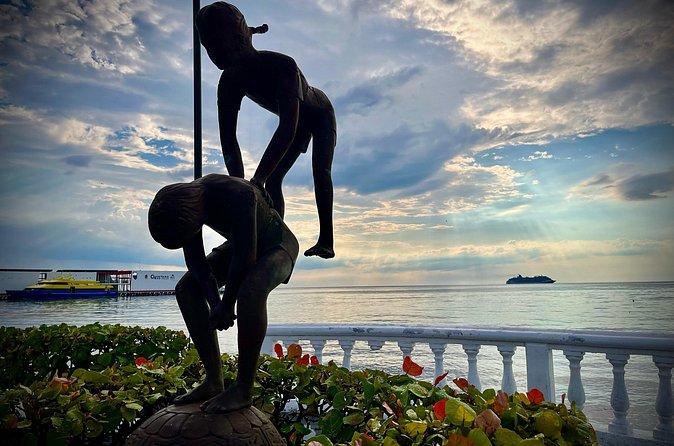 Unveil the Sunset, Embrace the Night, Taste Cozumel's Delight! - Exploring Cozumels Vibrant Town Atmosphere