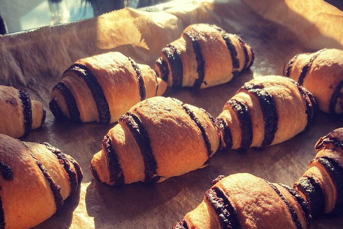 Upper West Side Food Tour | Tasty Tours NYC - Indulging in Sweet Delights at Magnolia Bakery