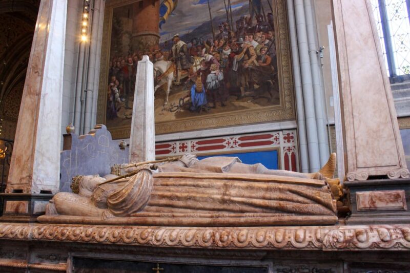 Uppsala: City Highlights and Hidden Gems Walking Tour - Explore Uppsalas Architectural and Historical Marvels in a Short Walk