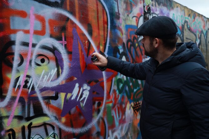 Urban Canvas: Exploring Shoreditch's Vibrant Street Art - The Guides Role in Bringing the Art to Life