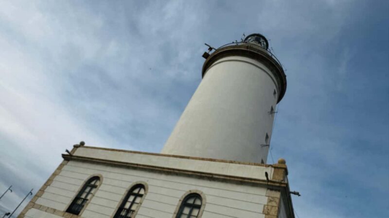 Urban City Photography Tour with Professional Photographer - Modern Waterfront and Reflections at Muelle Uno