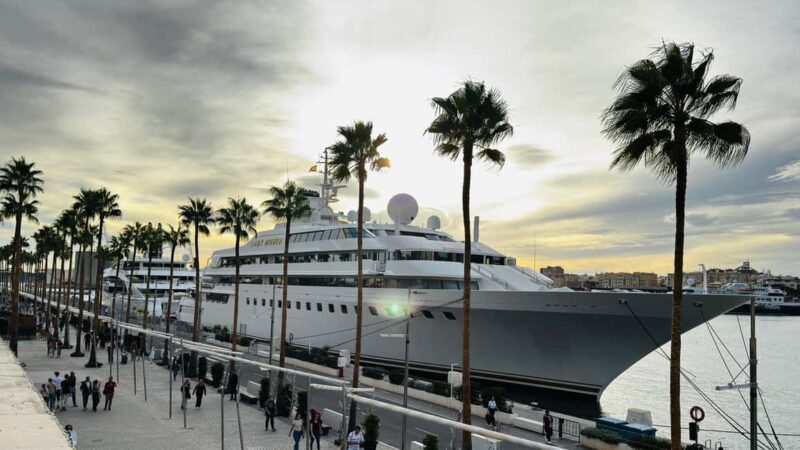 Urban City Photography Tour with Professional Photographer - Capturing Málaga’s Skyline and Sunset Views