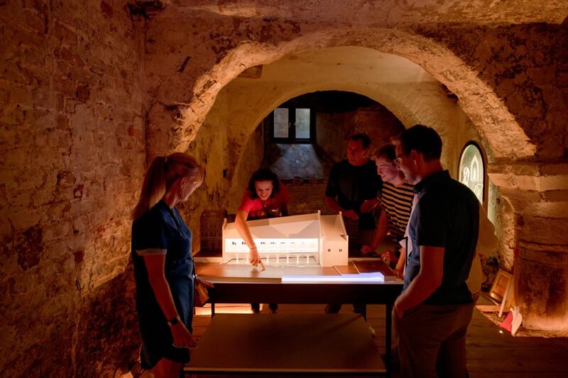 Utrecht: Domplein Highlights Tour - Logistics and Meeting Point Convenience