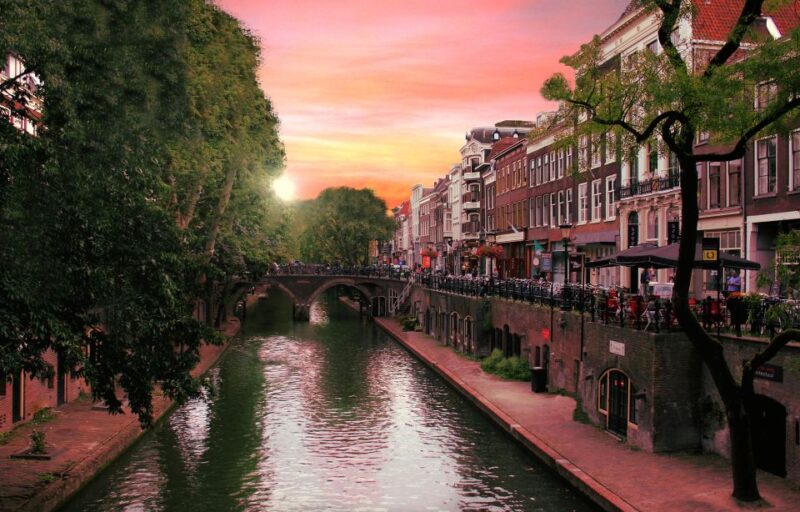 Utrecht: Guided Highlights Walking Tour - Exploring Utrecht’s Unique Canals and Surprising Hidden Gardens