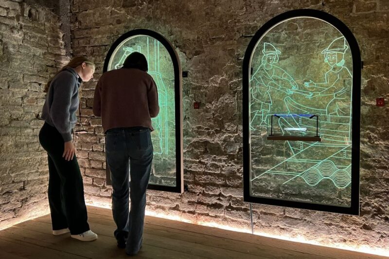 Utrecht: Lofen Palace with Entry Ticket & Guide - The Storytelling Style of the Guides