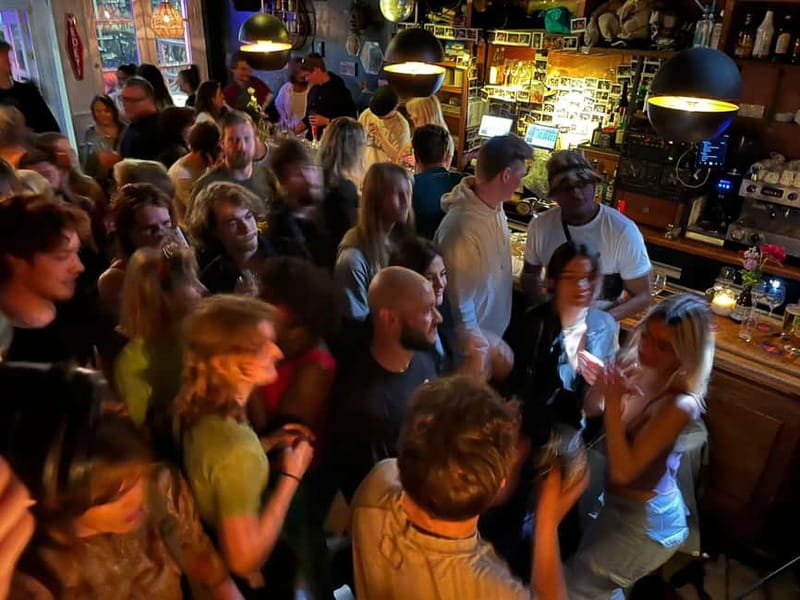 Utrecht: Ultimate Leos Pub Crawl with Local Host & Shots - The Role of the Local Guides