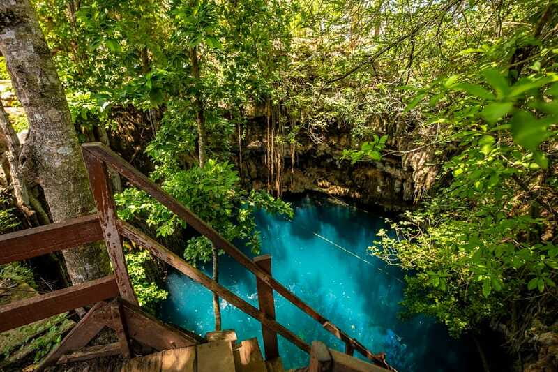 Uxmal: Vintage Land Rover Expedition to Uxmal Cenotes - Driving the Vintage Land Rover: Adventure and Freedom