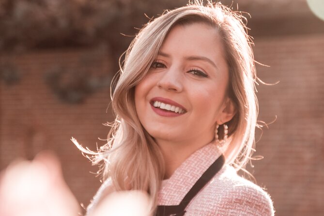 Vacation photographer. Madrid Photo Shoot. Take home more than just a selfie! - Pricing and Booking Details