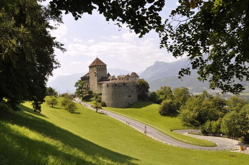 Vaduz: Insta-Perfect Walk with a Local - Vaduz: Insta-Perfect Walk with a Local