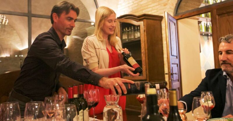 Val D'Orcia: Boutique Winery Tour and Wine Tasting - Visiting Poggio del Moro in Val DOrcia: An Intimate Winery Setting