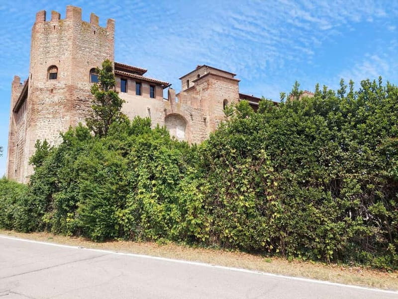 Valbona: Castello DI Valbona Visit - The Patrol Path and Panoramic Views of Veneto