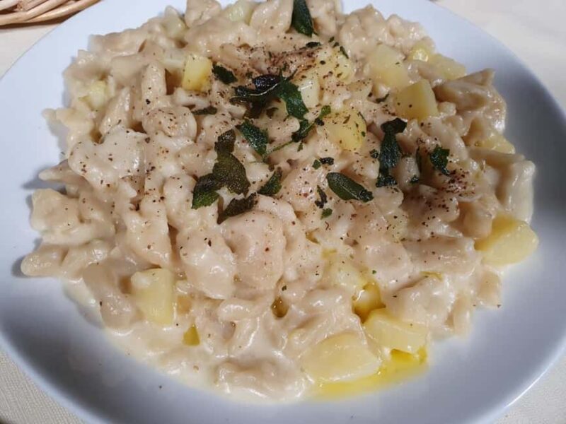 Valchiavenna: a food and wine experience among crotti, nature, and local flavors - Key Points