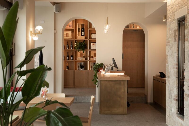 Valdobbiadene: Prosecco tasting with winery & vineyard tour - The Friendly Guidance and Small Group Atmosphere