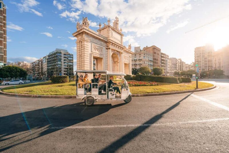 Valencia: 2-hour City Highlights Guided Tour by Tuk Tuk - The Guide’s Style and Local Knowledge