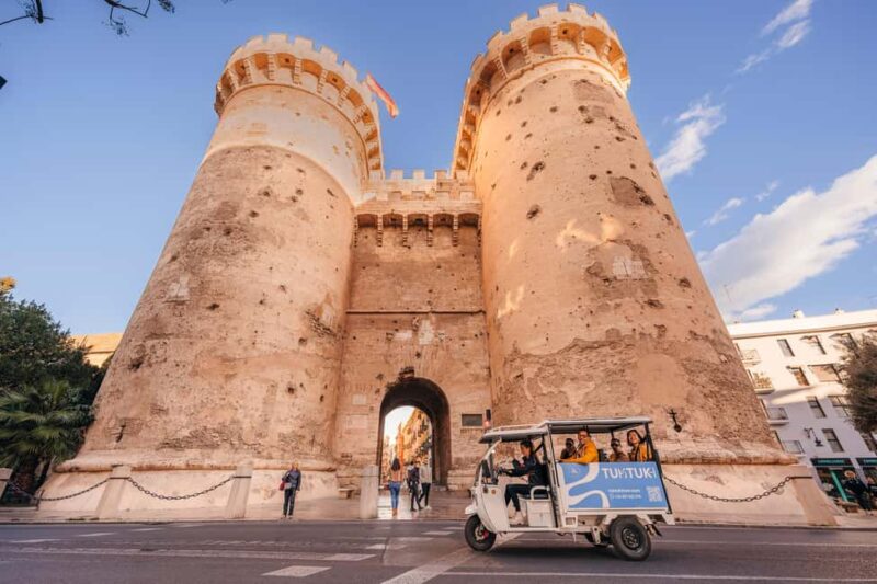 Valencia: 2-hour City Highlights Guided Tour by Tuk Tuk - Pacing and Experience Quality