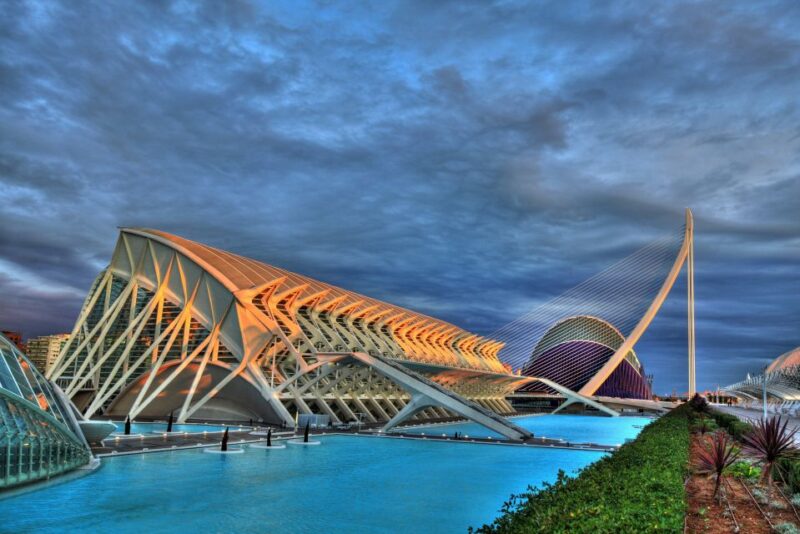 Valencia: 24, 48, or 72-Hour Valencia Tourist Card - Food and Shopping with Extra Benefits
