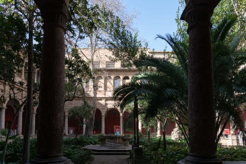 Valencia: An alternative tour of El Carmen - Inside the Aristocratic Palaces and Hidden Museums