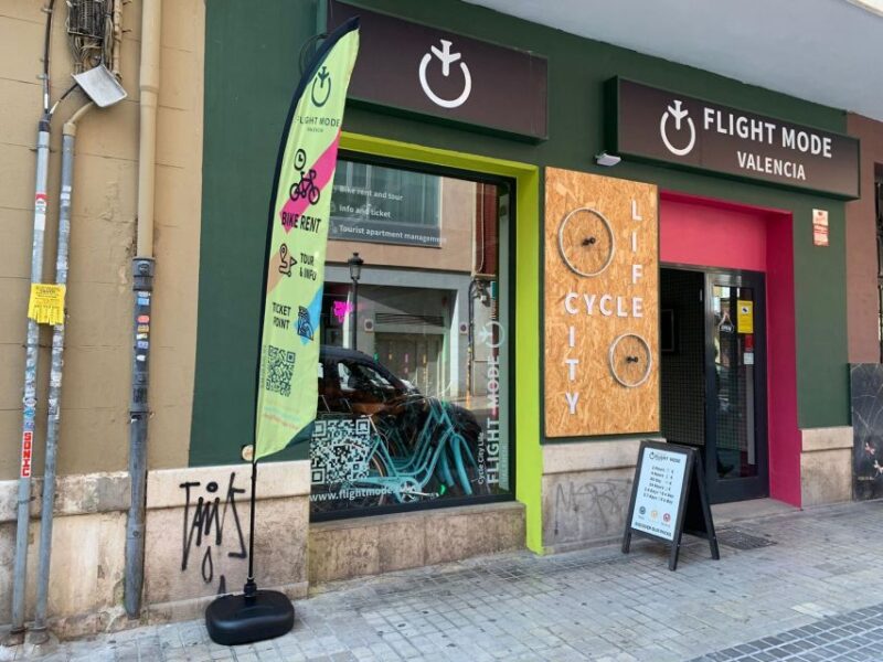 Valencia: Audioguide eng,esp,ita + Bike All Day - Valencia: A Day of Discovery on Two Wheels