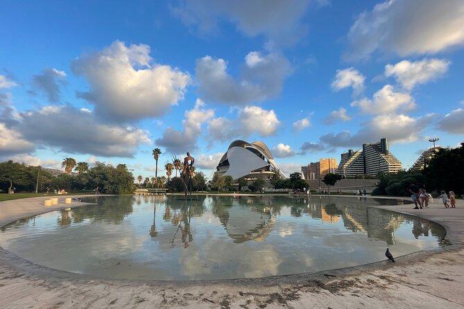 Valencia Bike Tour: Top Sights and City of Arts & Sciences - Exploring the Palacio de la Musica de Valencia