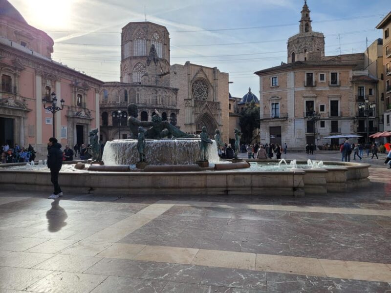 Valencia, Biketour of all the city with a local guide - Practical Details: Meeting Point, Group Size, and Accessibility