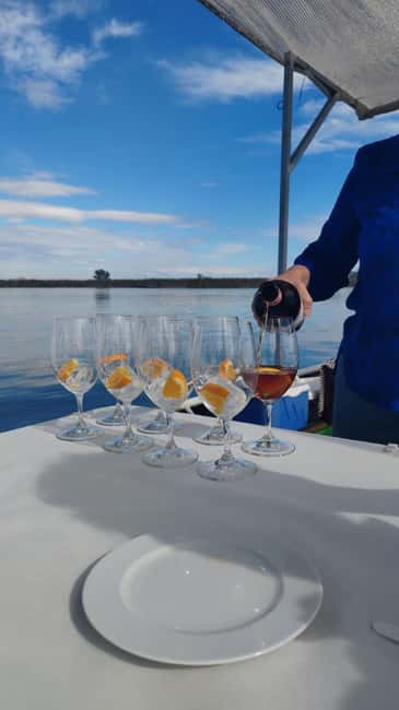 Valencia: Boat trip with Valencian vermouth tasting - Valencian Vermouth Tasting with Expert Insights