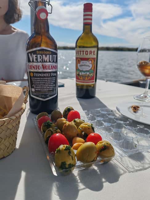 Valencia: Boat trip with Valencian vermouth tasting - The Role of the Local Guide and Atmosphere