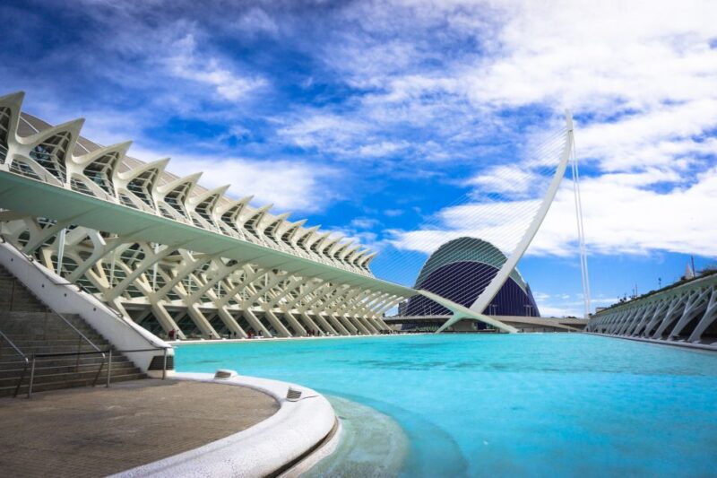 Valencia: Capture the most Photogenic Spots with a Local - Logistics, Group Size, and Practical Tips