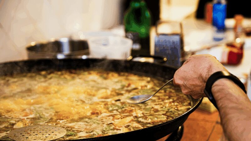 Valencia: Cook and dine on your paella, at 7pm - The Unique Setting at La Llarga in Russafa