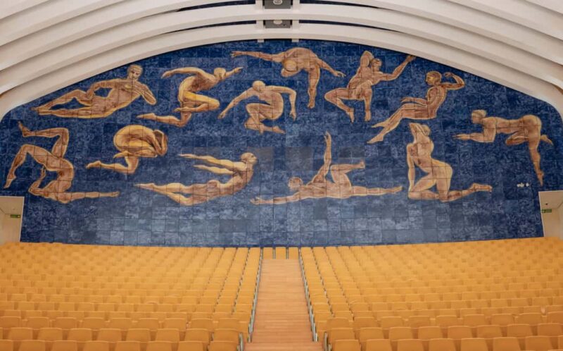 Valencia: Entrance to the Palau de Les Arts - Starting at the Entrance: An Architectural Marvel in Valencia