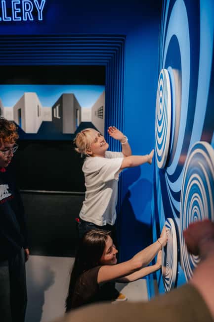 Valencia: entry ticket to the Museum of Illusions - The Museum of Illusions Location and Accessibility