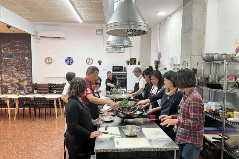 Valencia: Evening Guided Paella Workshop, Tapas, and Drinks - Key Points