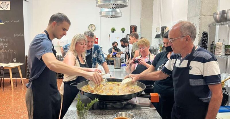 Valencia: Evening Guided Paella Workshop, Tapas, and Drinks - Learning from Passionate Local Chefs
