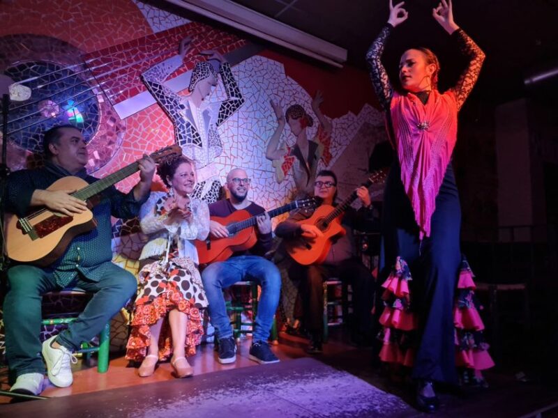 Valencia: Flamenco at Toro y La Luna with Drinks or Dinner - Logistics: Meeting Point and Accessibility