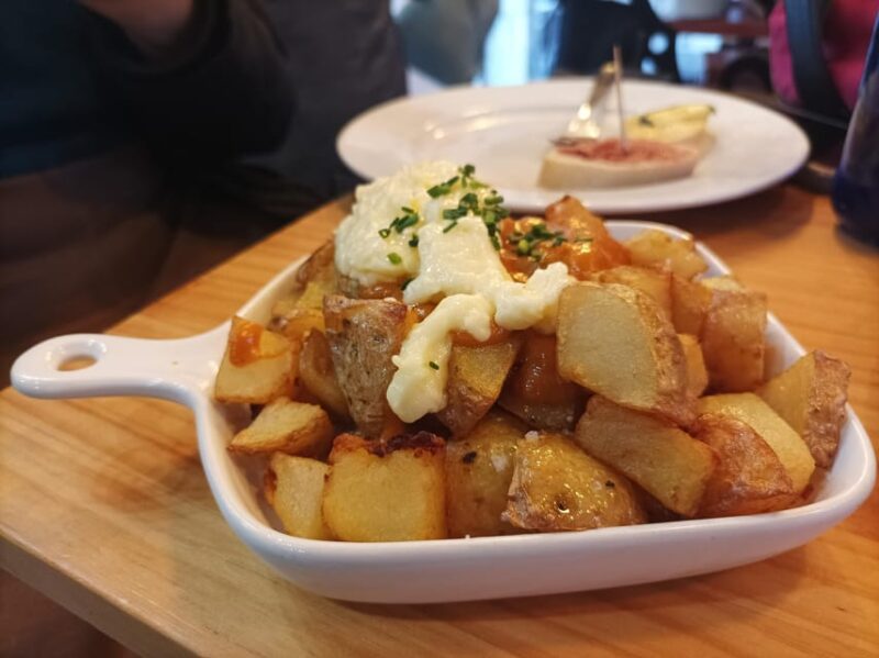 Valencia Food Tour with Tapas & Drinks with a Local - Tasting Classic Valencian Dishes: Anchovies, Croquetas, and More