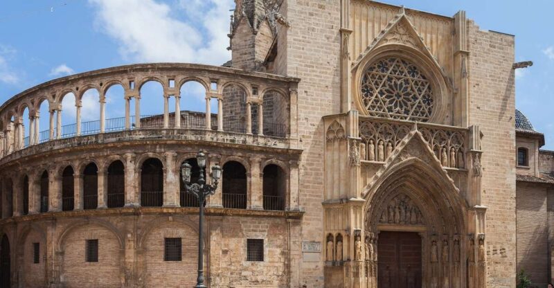 Valencia: Guided City Walking Tour with Tapas Tastings - Starting Point: Meeting in Plaça de la Verge