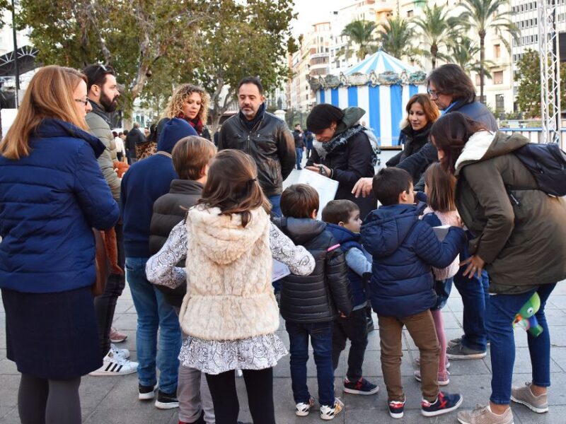 Valencia: Guided Family Walking Tour (Italian Tour) - Exploring Valencias Iconic Sites with a Guide