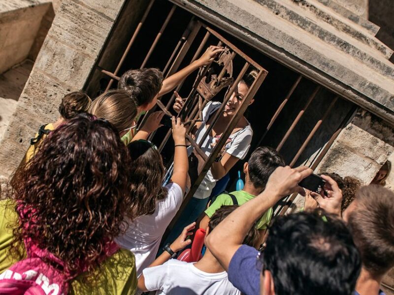 Valencia: Guided Family Walking Tour (Italian Tour) - Activities and Games Designed for Kids