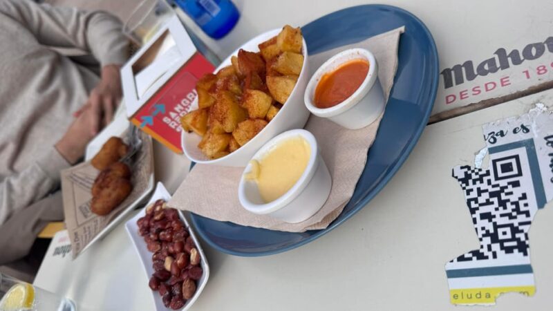 Valencia: Guided Private Bike Tour with Tapas and Drinks - Relaxing Ride Through Túria Park