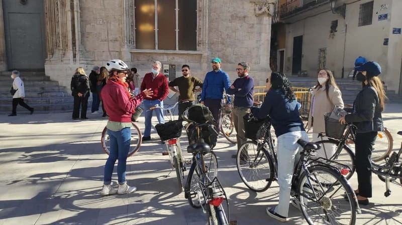 Valencia: Highlights Bike Tour with a Guide - Key Points