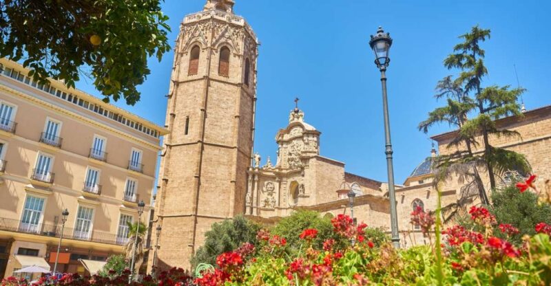 Valencia: Historic Center Audio-Guided Tour with Earphones - Key Points