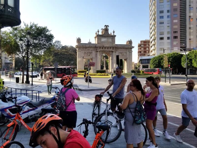 Valencia: Immersive Bike & E-Bike Storytelling Tour & Photos - From Plaza de Toros to the City of Arts and Sciences