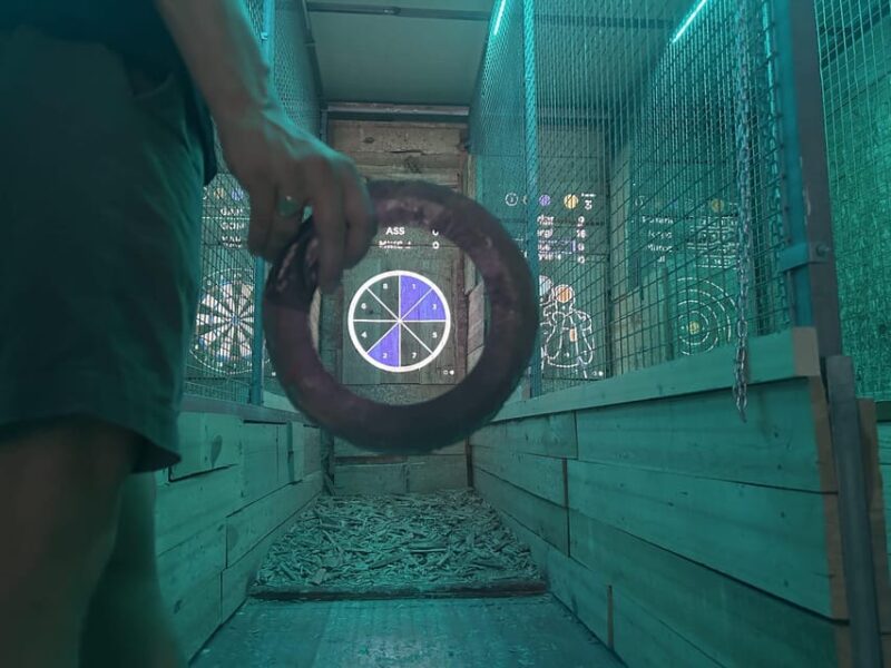 Valencia: Interactive Axe Throwing 1h - Additional Perks and Practical Info