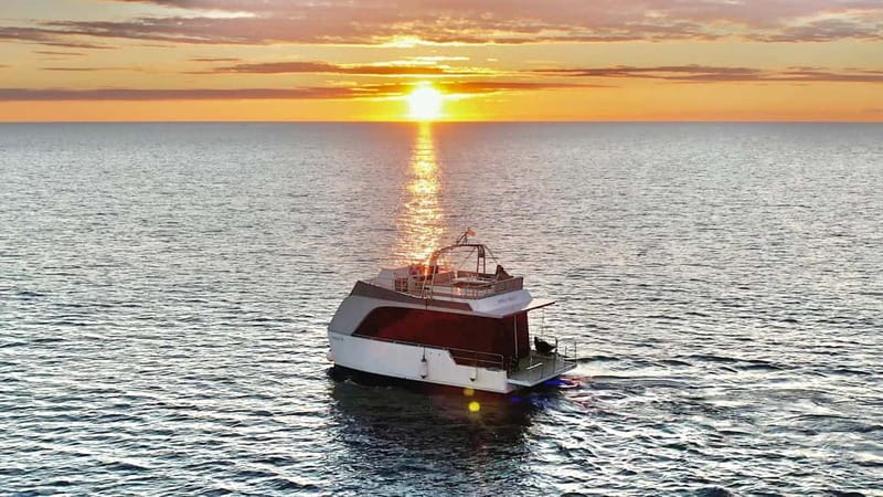 Valencia: Luxury boat ride with captain, drinks, and private bathroom - Valencias Private Luxury Catamaran Experience: A Perfect Blend of Comfort and Style