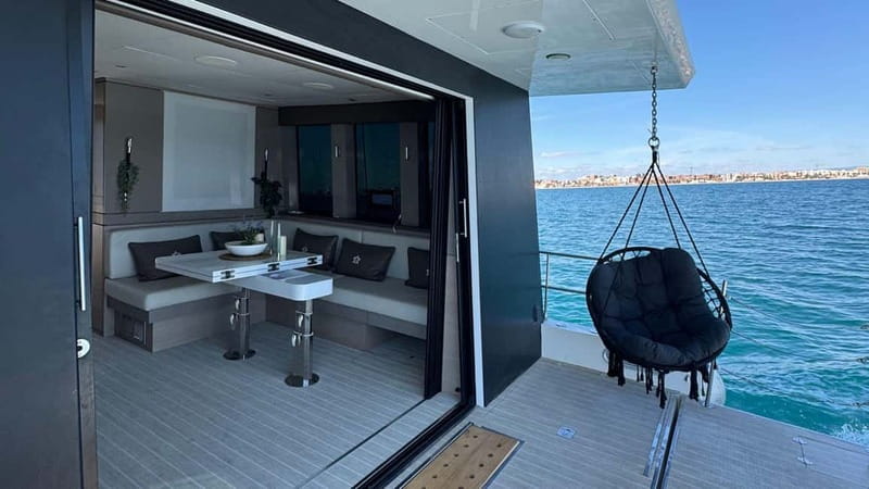Valencia: Luxury boat ride with captain, drinks, and private bathroom - Customization Options and Additional Activities