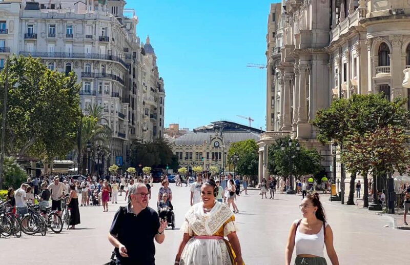 Valencia: Mysteries, Legends, & Local Tapas Experience - Urban Art and Civil War History in the Carmen District
