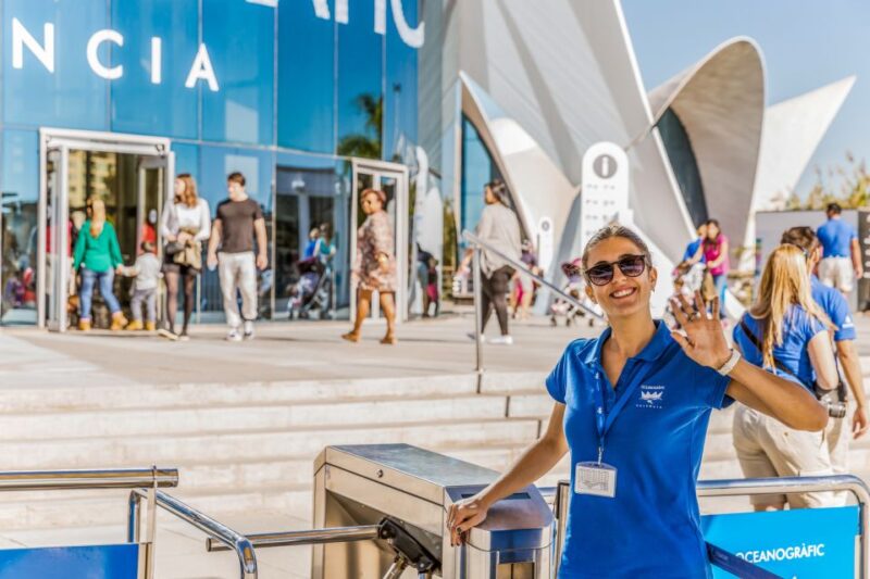 Valencia: Oceanogràfic Entry Ticket - The Location at the Heart of Valencias City of Arts and Sciences