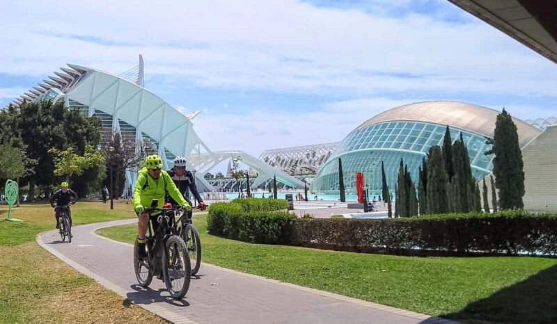 Valencia Paella Beach Tour in E-Bike - Visiting the City of Arts and Sciences