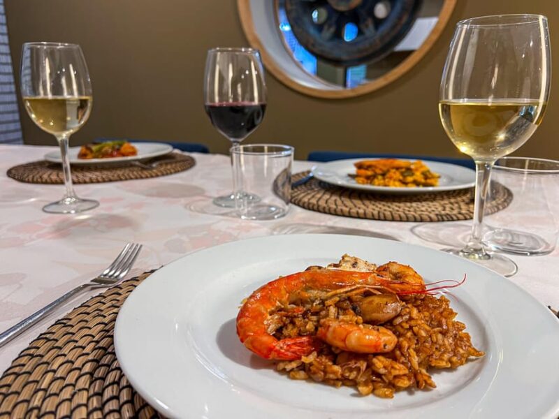 Valencia: Paella Cooking Class with Central Market Tour - Accessibility and Group Size