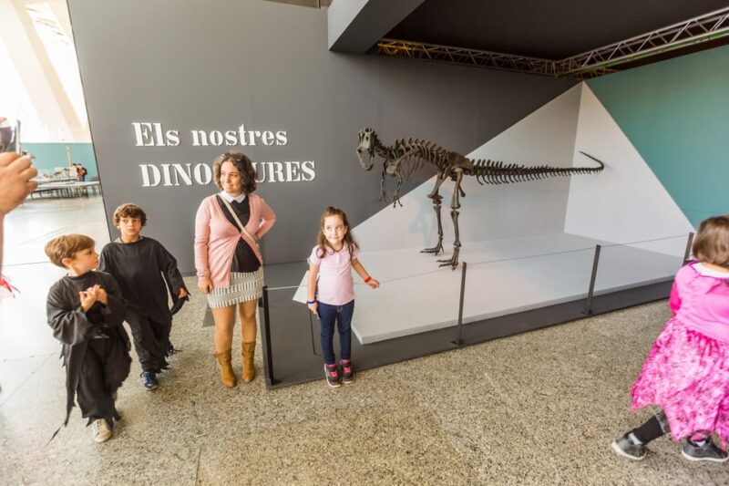 Valencia: Principe Felipe Science Museum Entry Ticket - Food, Cafeteria, and On-Site Amenities